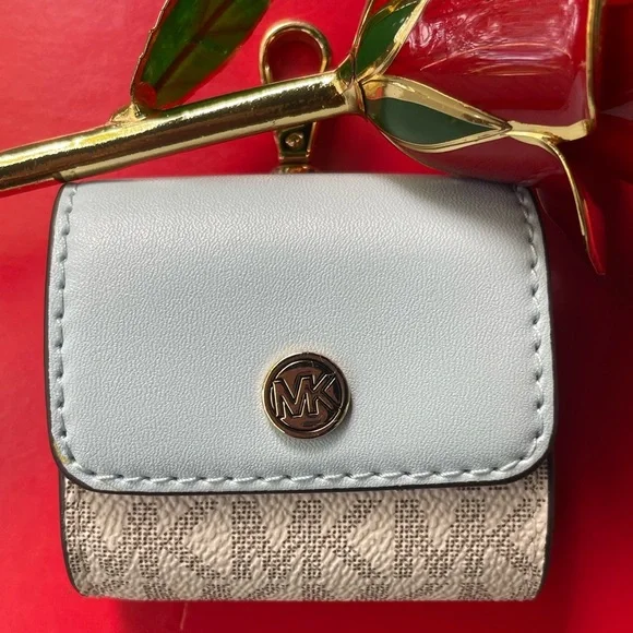 Michael Kors Airpods Case.Michael Kors Accessories. - Picture 2 of 15